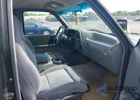 1993 Ford Ranger из США, поврежденный, VIN 1FTCR11X6PPA93323